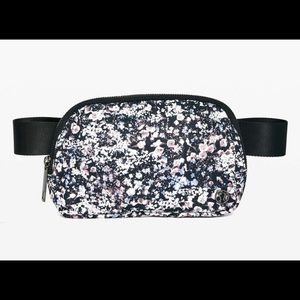Lululemon everywhere bag